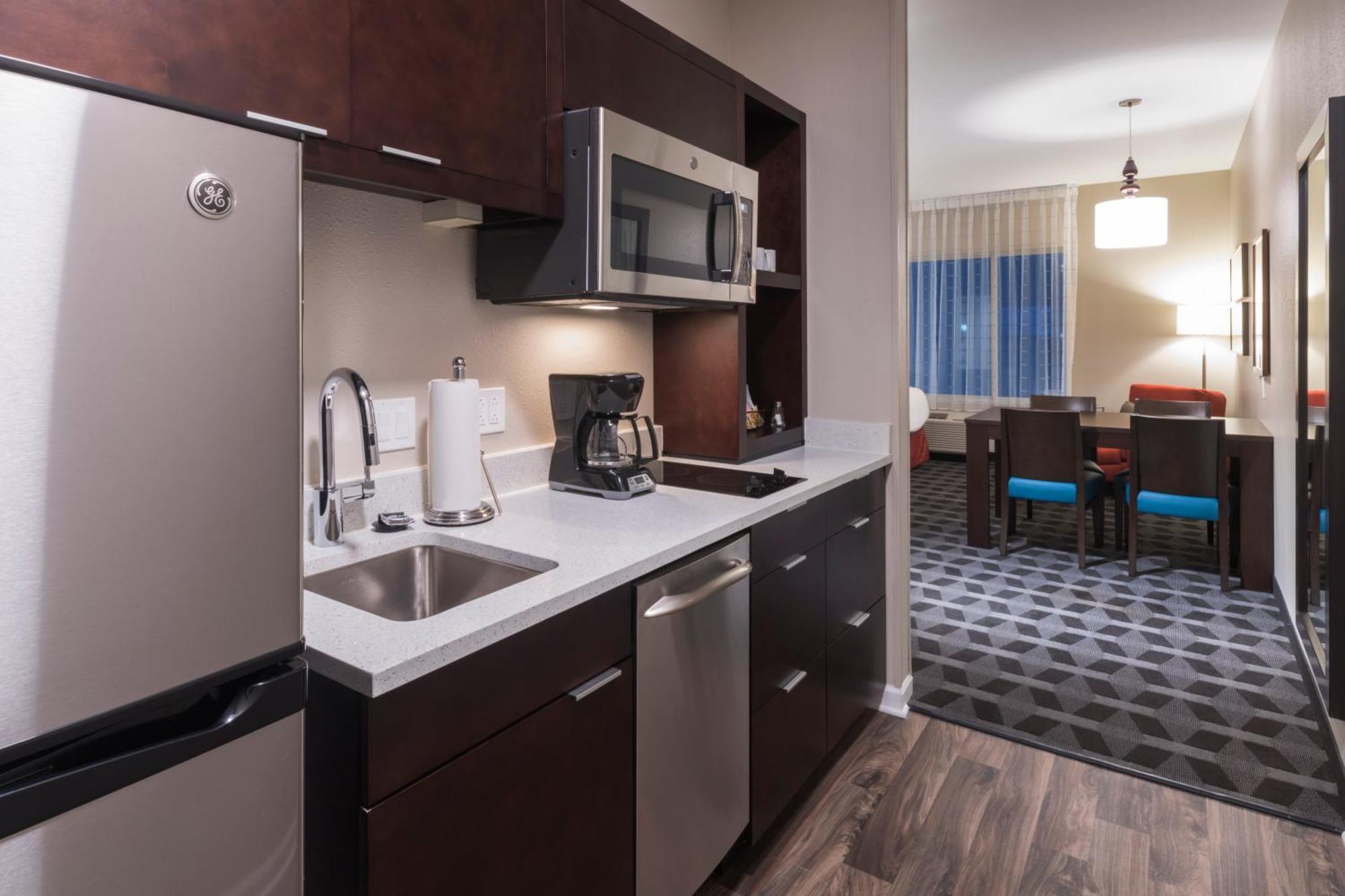 Towneplace Suites By Marriott Hays Exterior foto