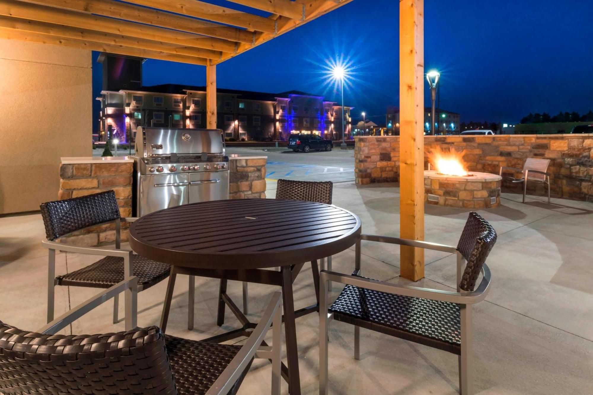 Towneplace Suites By Marriott Hays Exterior foto