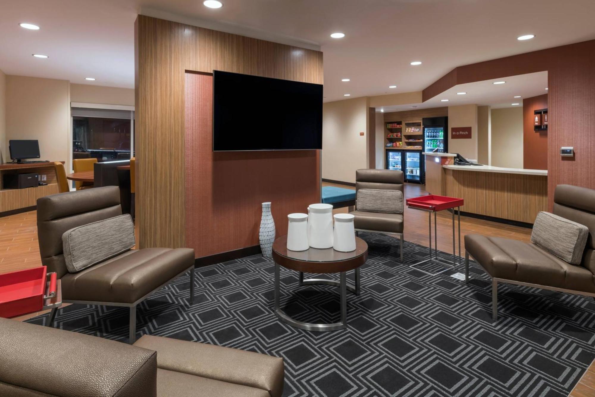 Towneplace Suites By Marriott Hays Exterior foto